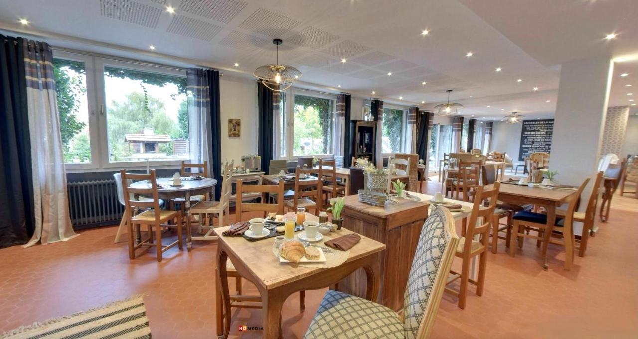 Logis Hotel Maison Carree Restaurant O Carre Dart Mereville  Exterior photo
