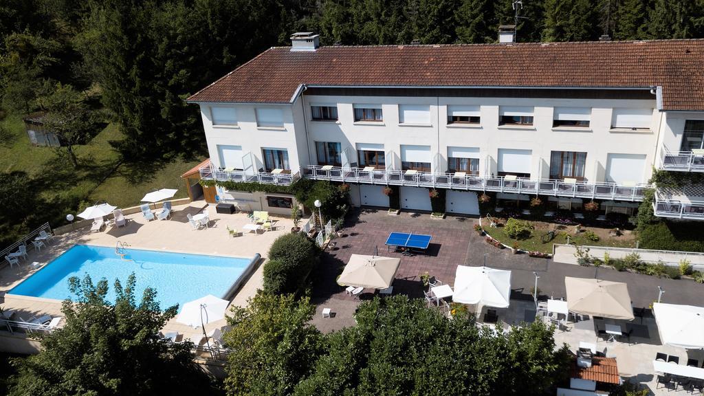 Logis Hotel Maison Carree Restaurant O Carre Dart Mereville  Exterior photo