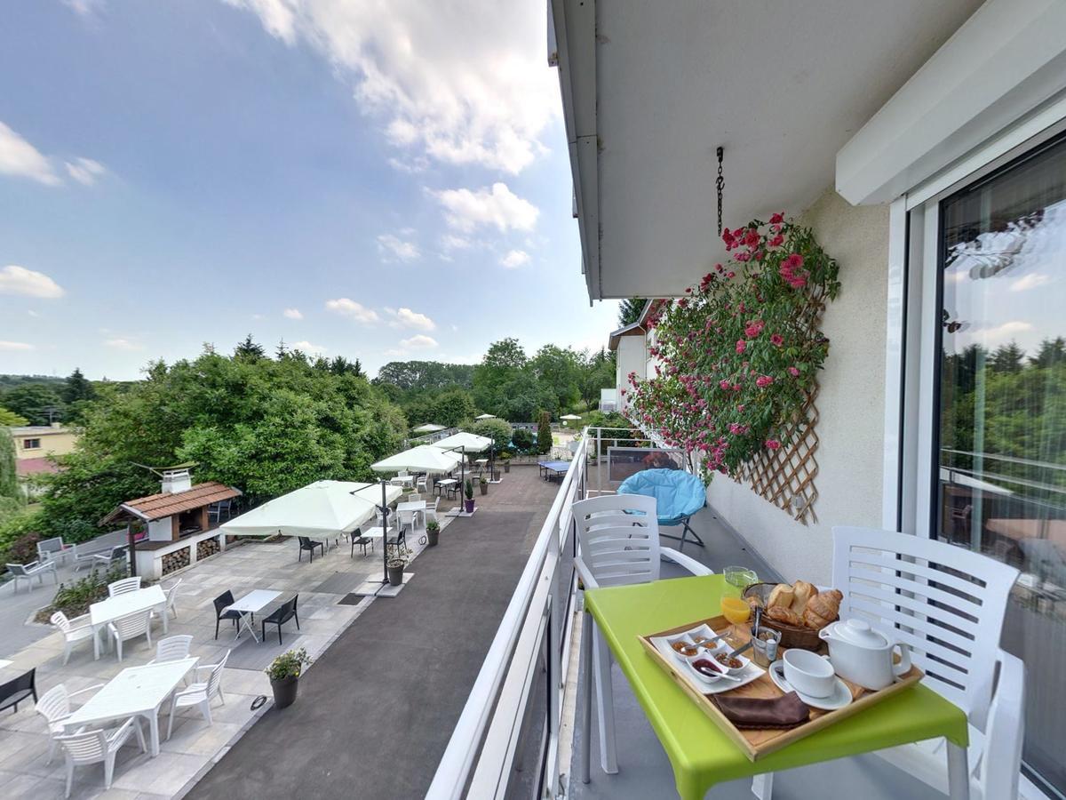 Logis Hotel Maison Carree Restaurant O Carre Dart Mereville  Exterior photo