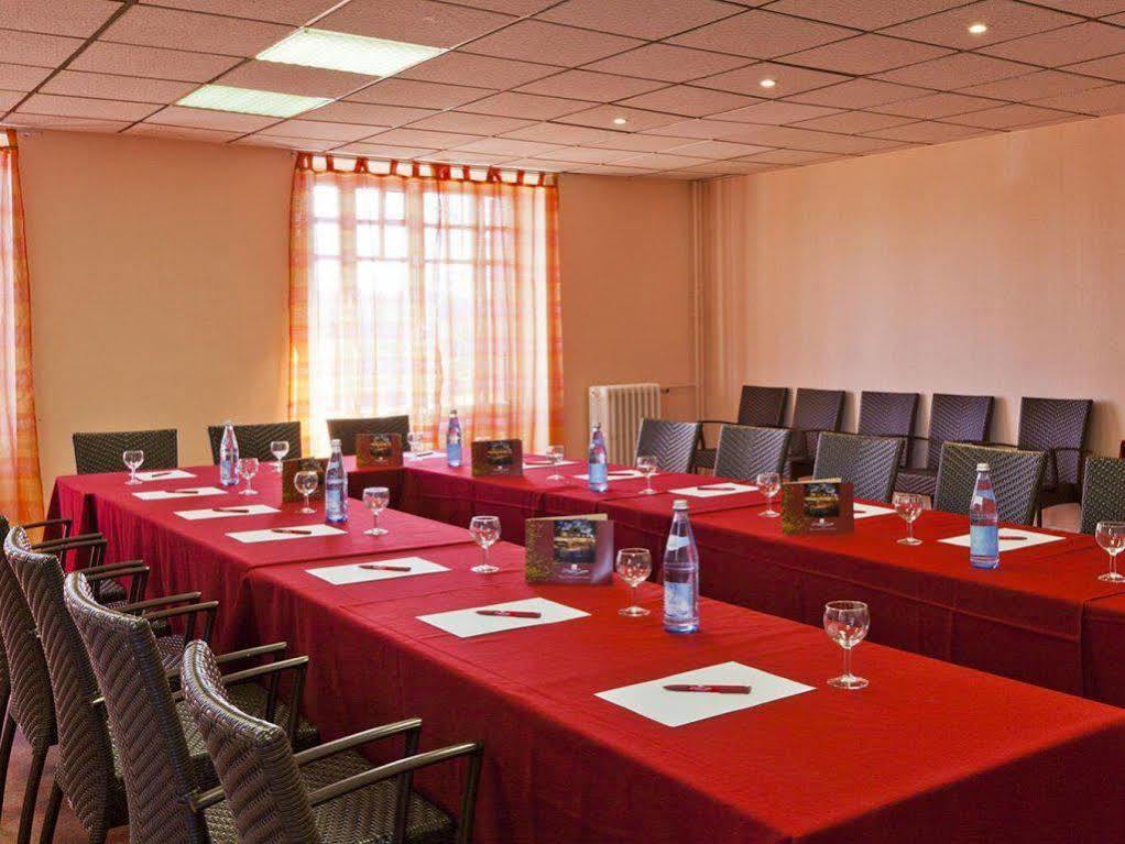 Logis Hotel Maison Carree Restaurant O Carre Dart Mereville  Exterior photo